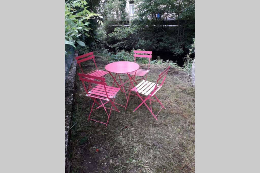 Loft Haut De Gamme Centre Montargis, Place De Parking, Local A Velos, Linge De Lits Et Serviettes, Coin Riviere Amenage, Hamac, Epicerie, Velos En Option, Tout Confort Jusqu'A 4 Voyageurs Exteriör bild